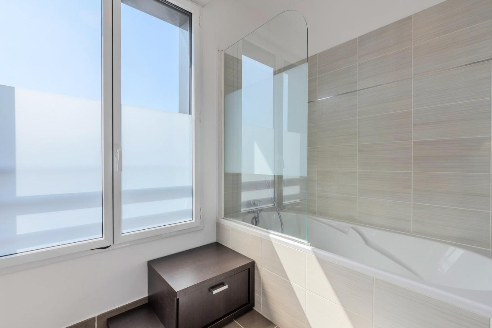 Quiet 1 Bedroom Apartment Parking Old ليل المظهر الخارجي الصورة