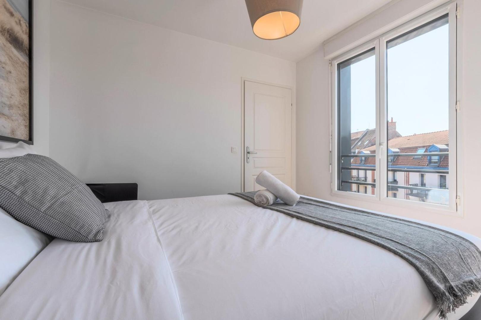 Quiet 1 Bedroom Apartment Parking Old ليل المظهر الخارجي الصورة